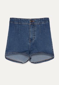 Siniset korkeavyötäröiset farkkushortsit, joissa on etuvetoketju, nappikiinnitys ja oranssit ompelupatikat, aseteltuna tasaiseksi vaaleaa taustaa vasten.