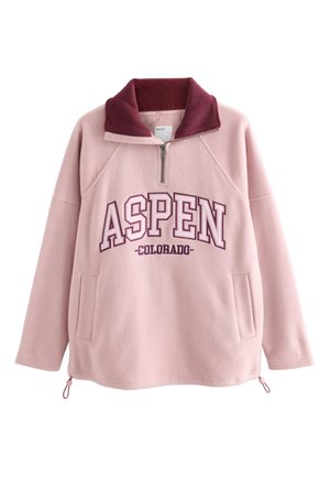 Lichtroze fleece trui met bordeaux kraag, halve rits, zakken aan de voorkant en "ASPEN COLORADO" in grote letters op de borst gedrukt.
