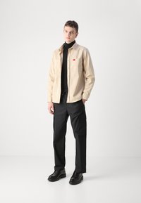HUGO EGRIN - Chemise classique - open beige