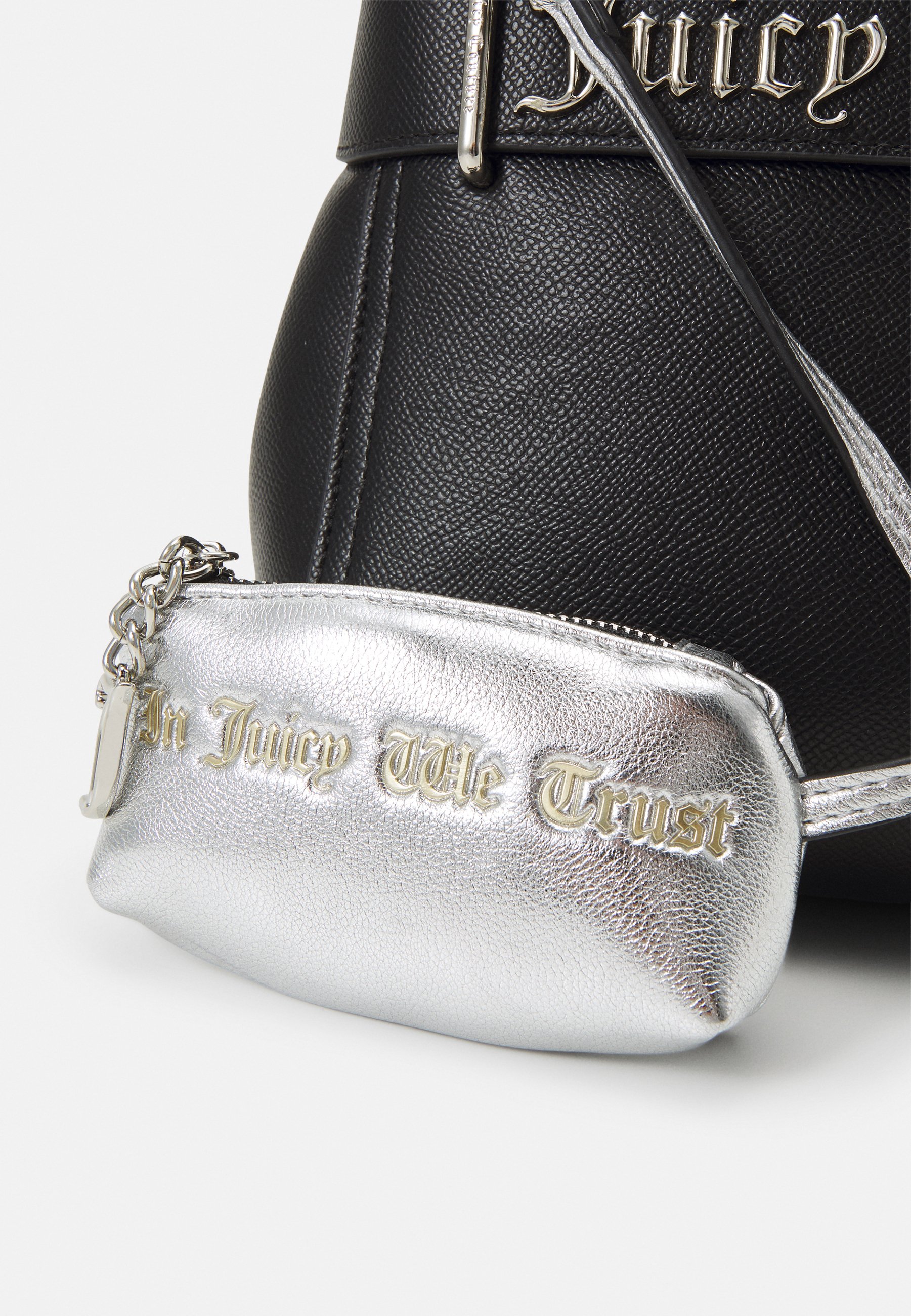 2WAY【JUICY COUTURE】Jasmine S ポーチ ハンド ショルダー 黒 Juicy Couture Jasmine Small Handbag in Black | Lyst