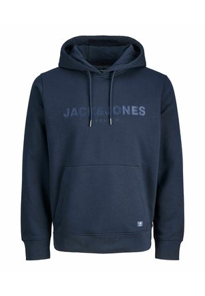 Tamsiai mėlynas džemperis su priekinėmis kišenėmis, raukšlėtomis rankovėmis ir apačia, papuoštas užrašu "JACK & JONES PREMIUM" šiek tiek tamsesne spalva.