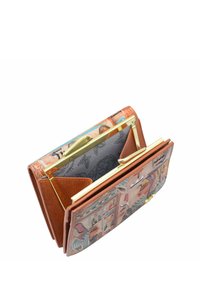 Bruine leren portemonnee met levendige geïllustreerde patronen, gouden hardware accenten, meerdere compartimenten en een gestructureerde afwerking.