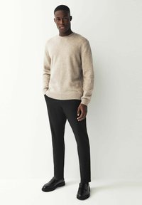 Next SLIM FIT TEXTURED - Vászonnadrágok - black