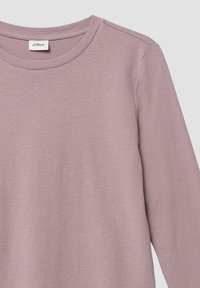 Lichtroze langemouwen shirt van zacht, glad fabric. Heeft een ronde halslijn en ribgebreide boorden, met een minimalistisch ontwerp en zonder patronen.