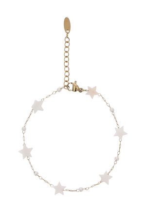 Fint guldkædearmbånd med hvide stjerneformede vedhæng og små runde perler, sikret med en guldlobsterlås og justerbare led.
