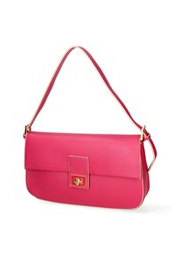 Borsa a tracolla in pelle rosa con forma rettangolare, dettagli in metallo dorato, patta pieghevole e tracolla con bordo di colore contrastante.
