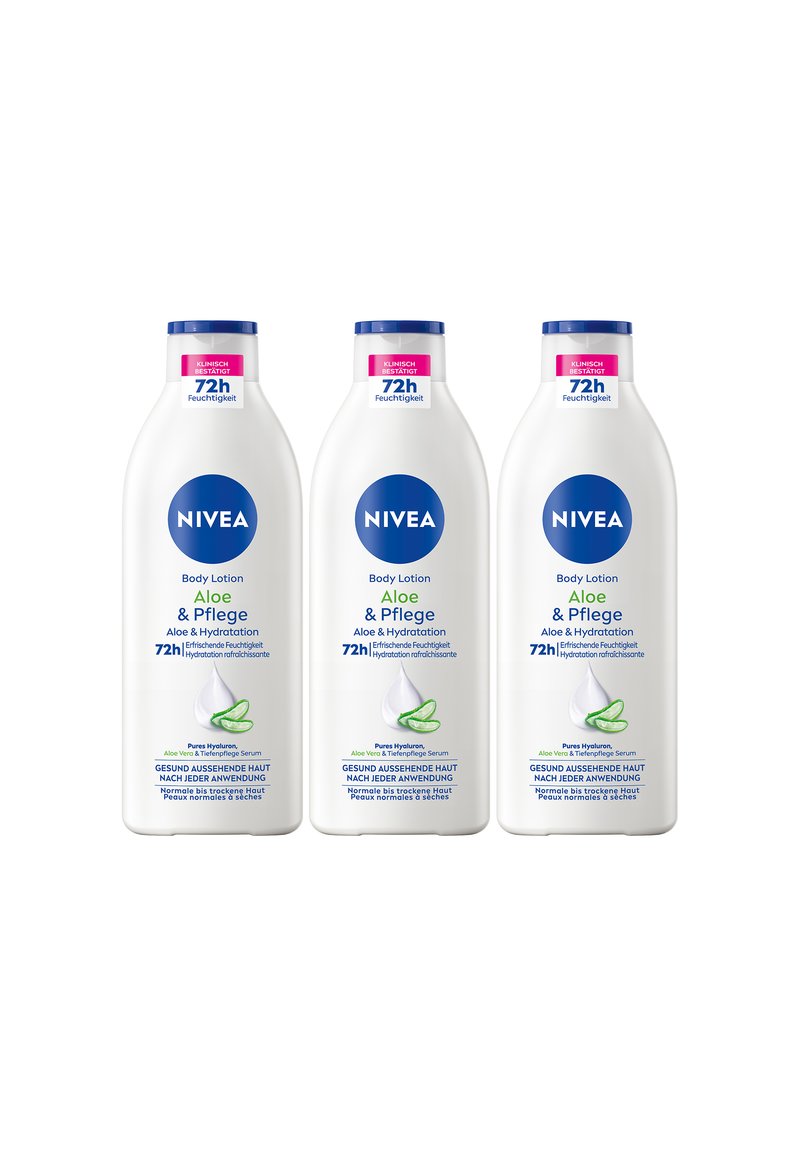 Drei weiße NIVEA Körperlotionflaschen mit blauen Kappen, die eine grüne Aloe Vera Grafik, ein 72-Stunden-Hydrationsetikett und erläuternden Text zeigen.