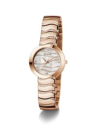 Reloj de oro rosa con una correa metálica ondulada, que cuenta con una esfera de nácar blanca, embellida con acentos de cristal y un diseño minimalista.