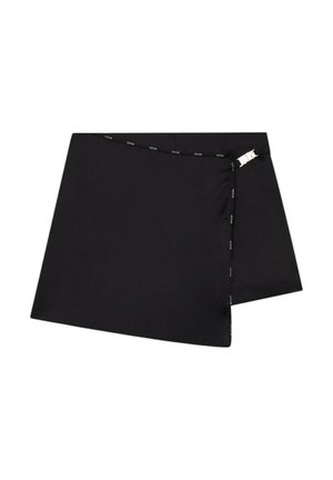 Minigonna asimmetrica nera con fibbia argentata sul lato e sottili dettagli con bordo marchiato.