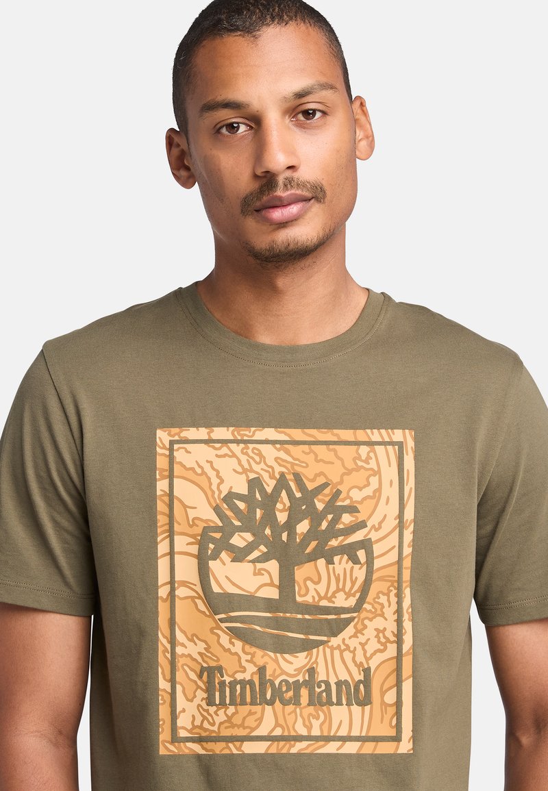 Timberland CAMO T-shirt imprimé leaf green/vert foncé