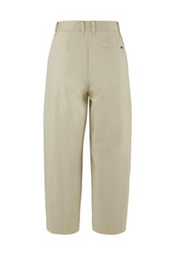 Pantaloni cropped beige con un design a gamba dritta, dotati di una tasca posteriore e passanti per cintura, realizzati in un tessuto liscio e leggero.
