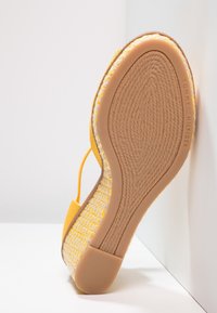 Tommy Hilfiger Sandály na platformě - yellow