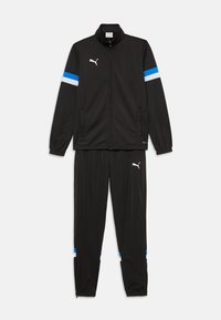 Chándal negro con una chaqueta con cremallera y pantalones elásticos. Acentos a rayas azules y blancas en las mangas y los dobladillos de los pantalones. Elaborado con una tela suave.