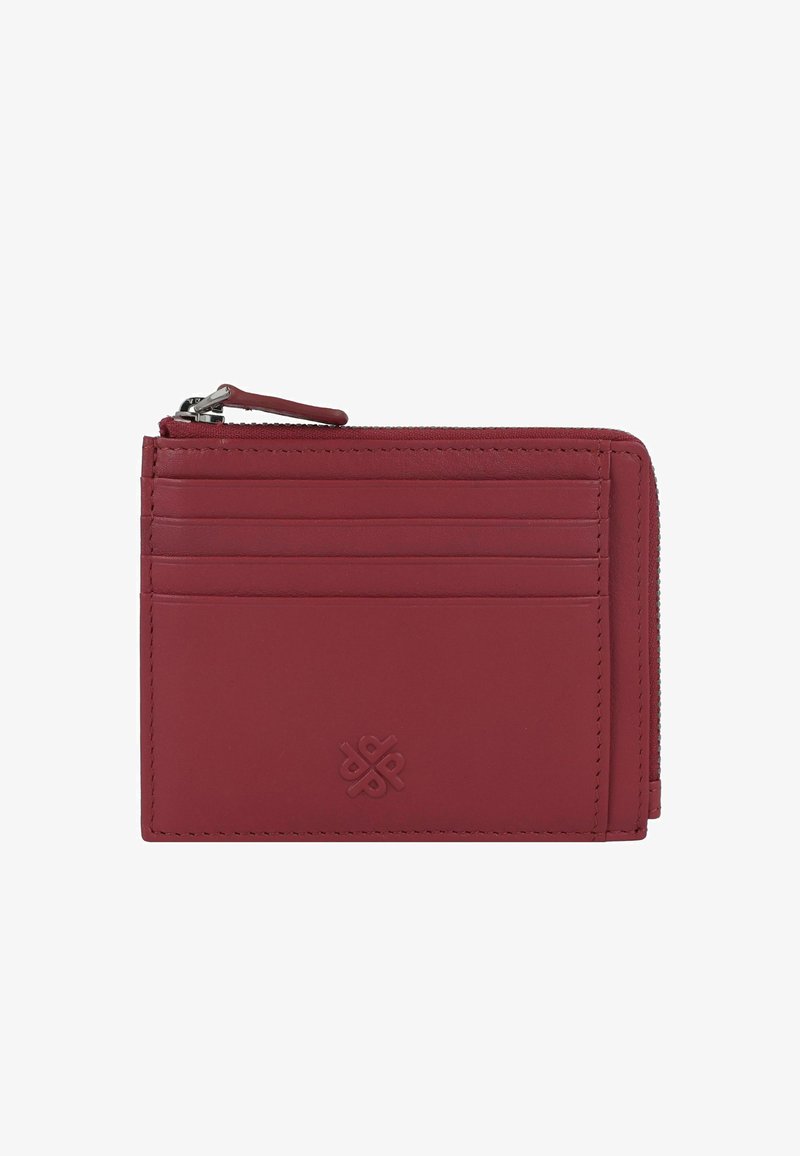 Billetera de cuero rojo con cierre de cremallera, múltiples ranuras para tarjetas en un lado y sutil detalle de logo grabado en la parte frontal.
