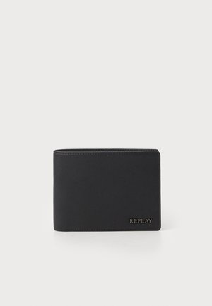 Portafoglio in pelle nera con una texture liscia, design bi-fold e logo "REPLAY" impresso sulla parte anteriore. Stile minimalista con bordi puliti.