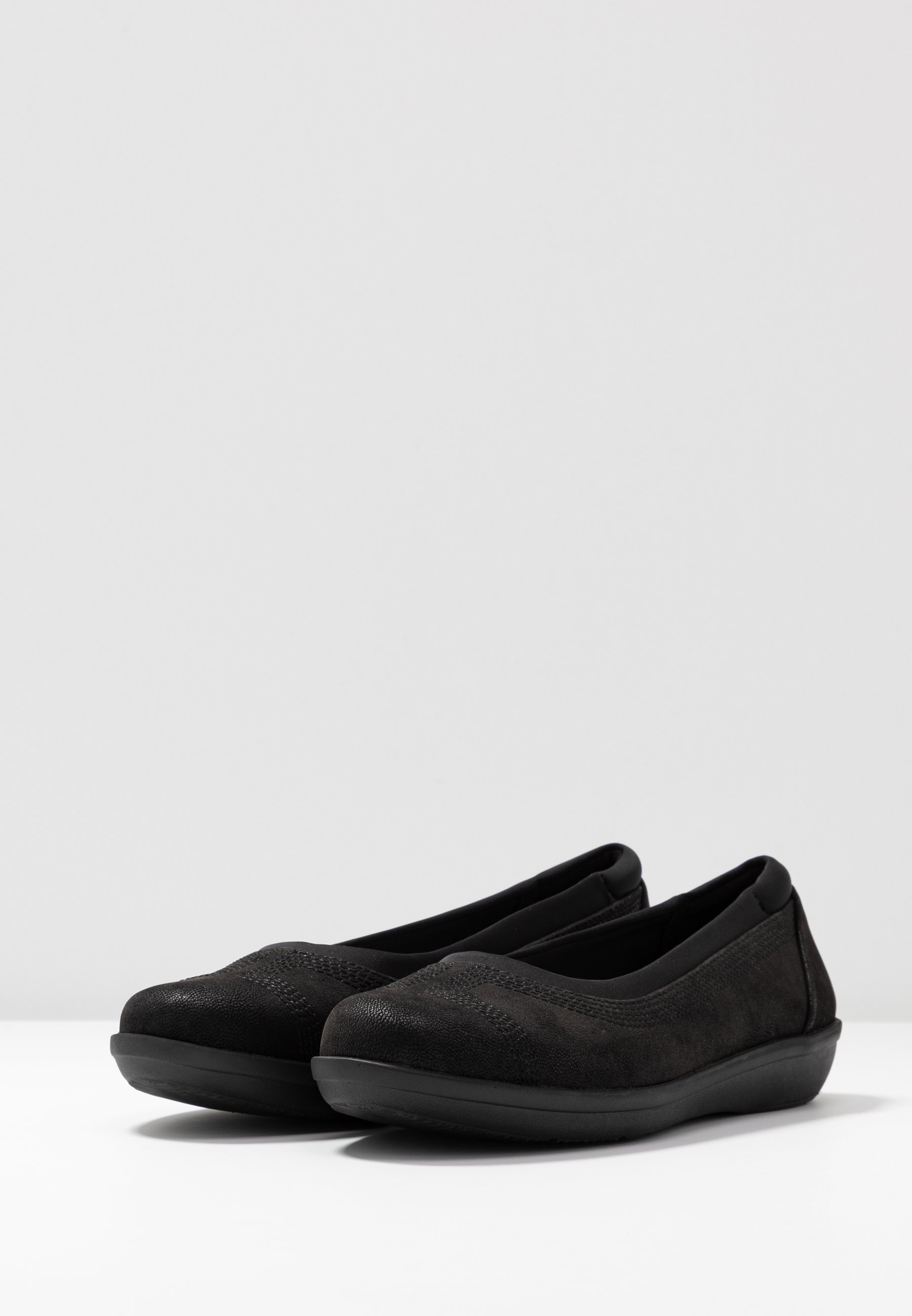 clarks ayla low black