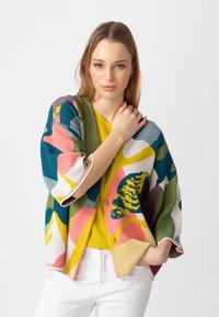Multikleurige oversized cardigan met bloemenpatronen in roze, groen en blauw, gemaakt van een gestructureerde brei-stof. Bevat driekwartmouwen en knopen.