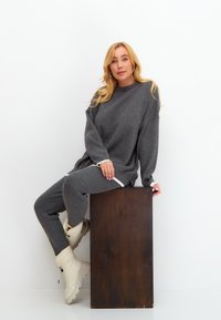 Cesare Gaspari OVERSIZED JOGGER SET  - Spodnie treningowe