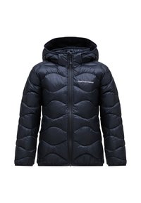 Svart puffjacka med huva, med en kviltad design och slät, glänsande yta. Framhållning med dragkedja och logotyp på vänster bröst.