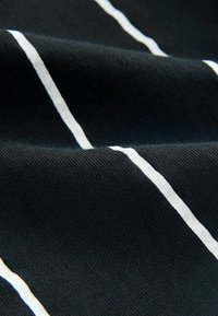 Unselected, black white stripe