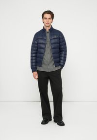 KARL LAGERFELD Lengva striukė - midnight blue