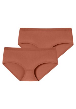 Zwei Paare nahtloser, rostfarbener Hipster-Damenslips mit hoch ausgeschnittenen Beinöffnungen auf weißem Hintergrund.