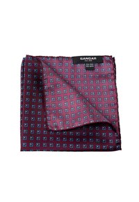 Jedwabny poszetka w kolorze burgundowym z geomtrycznym wzorem w niebieskie i różowe kwadraty. Zrolowany brzeg i metka marki, prezentujące finezyjną teksturę i żywe kolory.