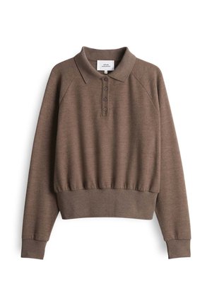 Bruine pullover trui met een polo kraag, knoopsluiting, geribbelde manchetten en zoom. Zachte textuur en raglanmouwen. Casual ontwerp.