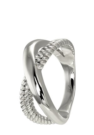 Ring aus Sterlingsilber mit einem gewundenen Design, das glatte und gerippte Abschnitte enthält, glänzende Oberfläche und mit "925" zur Echtheitsbestätigung gekennzeichnet.