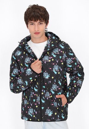 Zwarte ritsjack met een kleurrijk, abstract patroon met blauwe, roze en gele accenten; inclusief een capuchon en zijzakken.