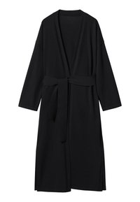 Sort lang kappe lavet af blødt stof, med bælte i taljen, dyb frontåbning og brede ærmer med sidestykker for nem bevægelse.