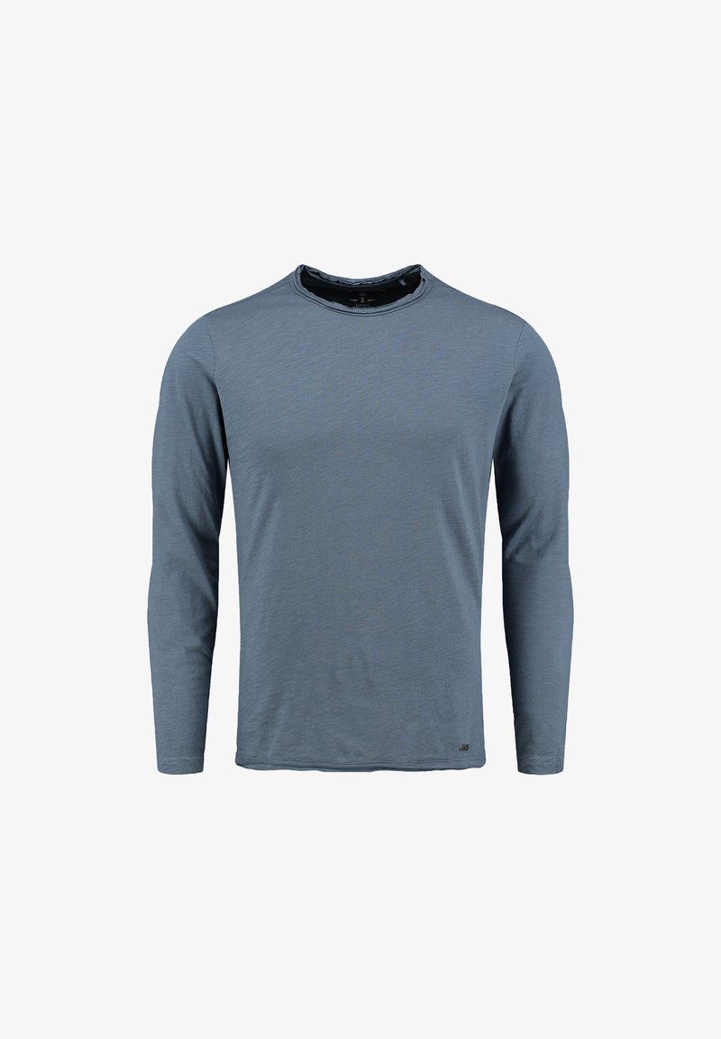 Koszula z długim rękawem w jasnoniebieskim kolorze, wykonana z miękkiego, teksturowanego materiału. Posiada okrągły dekolt i małe logo blisko dolnego brzegu.