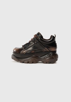 Trainers - brown