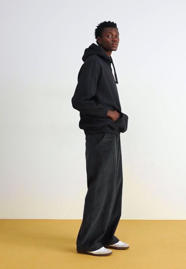 CORDUROY LOOSE - Trousers - carbon4