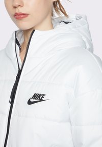 Nike Sportswear Vinterjakke - summit white/black/black