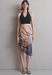 Materiel DIAGONAL GATHERED SKIRT - Pliiatsseelik - golden hour