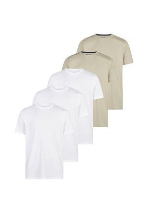 Fem ensfarvede crewneck-t-shirts, tre hvide foran og to beige bagved, arrangeret i en trappet række på en hvid baggrund.