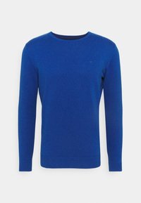 Blauer Pullover mit langen Ärmeln aus glattem Strickstoff. Verfügt über einen runden Halsausschnitt mit ribbeltem Saum und einem dezenten Logo auf der Brust.