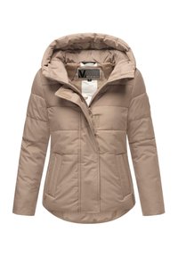 Veste matelassée beige avec capuche, fermeture éclair à l'avant et deux poches latérales. Présente un matelassage vertical et un ourlet arrière légèrement allongé.