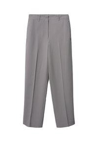 Pantalons plissés gris avec une coupe droite, fabriqués à partir d'un tissu lisse, dotés de deux poches latérales et d'une fermeture frontale dissimulée.