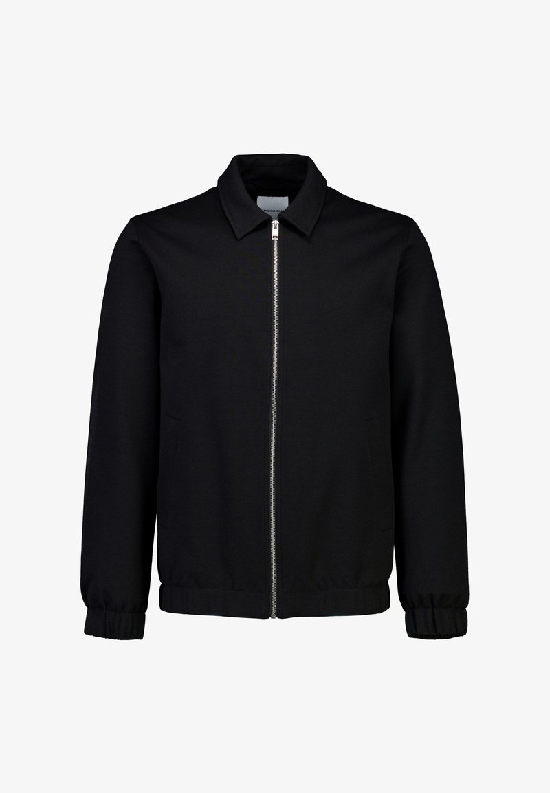 Czarna kurtka na zamek z kołnierzem, elastycznymi mankietami i bocznymi kieszeniami. Wykonana z gładkiego materiału o czystym, minimalistycznym designie.