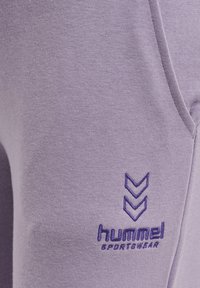 Hummel HMLOLIVIA REGULAR  - Tracksuit bottoms - heirloom lilac