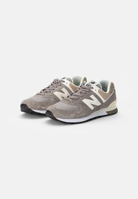New Balance ML574 UNISEX - Sapatilhas - marblehead
