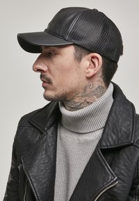 Flexfit Șapcă - black/black