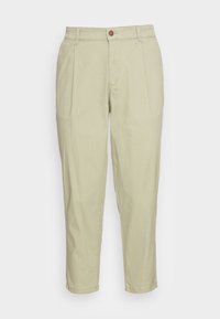 Ljust beige högmidjade byxor med framveck, bältesloopar, brunt knappstängning och avsmalnande ben.