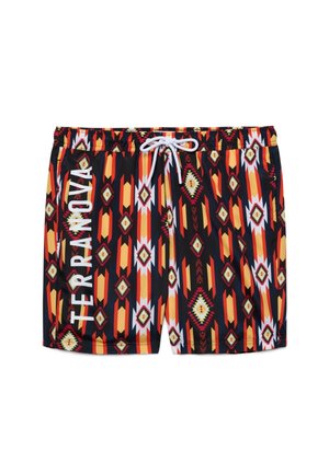 Costume da bagno con motivi geometrici tribali neri, arancioni, rossi e bianchi, coulisse bianca e testo verticale "TERRANOVA" sulla gamba sinistra.
