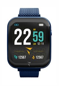 Orologio smart blu con touchscreen quadrato che visualizza l'orario, la data e le statistiche di fitness. Cinturino a maglia, sfondo nero con dettagli a motivo.