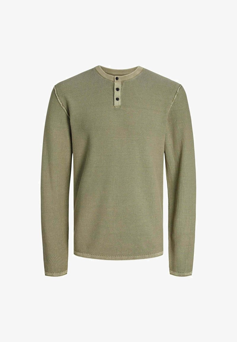 Maglietta henley a maniche lunghe in verde oliva con un motivo a maglia tessurizzata, colletto a coste e una patta con tre bottoni al collo.