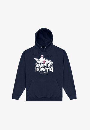 Granatowy hoodie wykonany z miękkiej tkaniny, z graficznym nadrukiem w białym kolorze z napisem "Seventies Insanities" oraz detalami logo. Posiada przednią kieszeń.