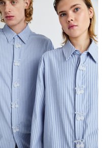 Sister Jane PENNY UNISEX - Nööpidega pluus - blue